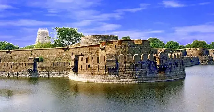 Vellore fort amid a lake Vellore fort amid a lake
